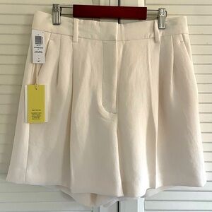 *NWT* Wilfred Effortless Pant 5” Short in White - size 6